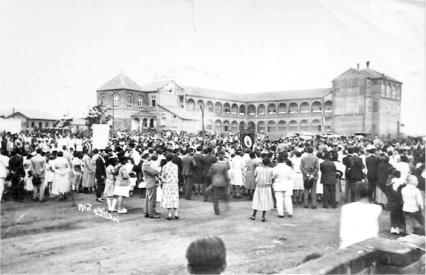 Foto histórica da inauguração do colégio em 1920